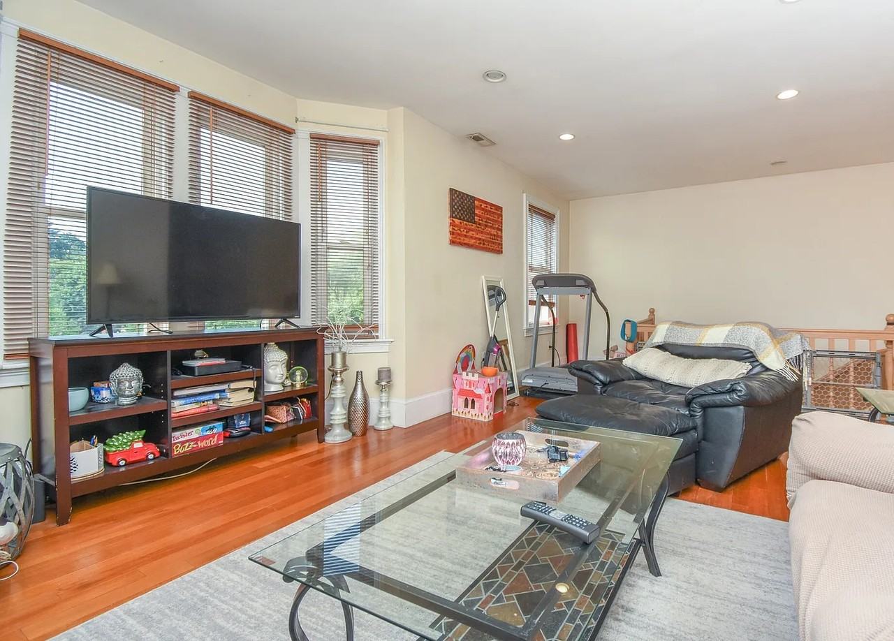 15 N Beacon St - Photo 5 of 7