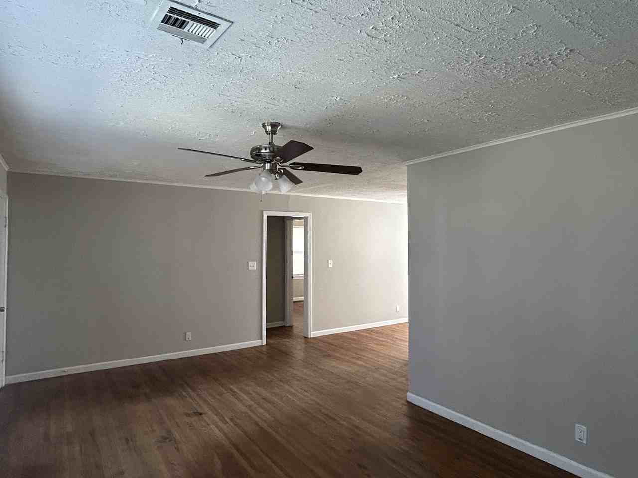 1410 E 53rd St - Photo 3 of 19