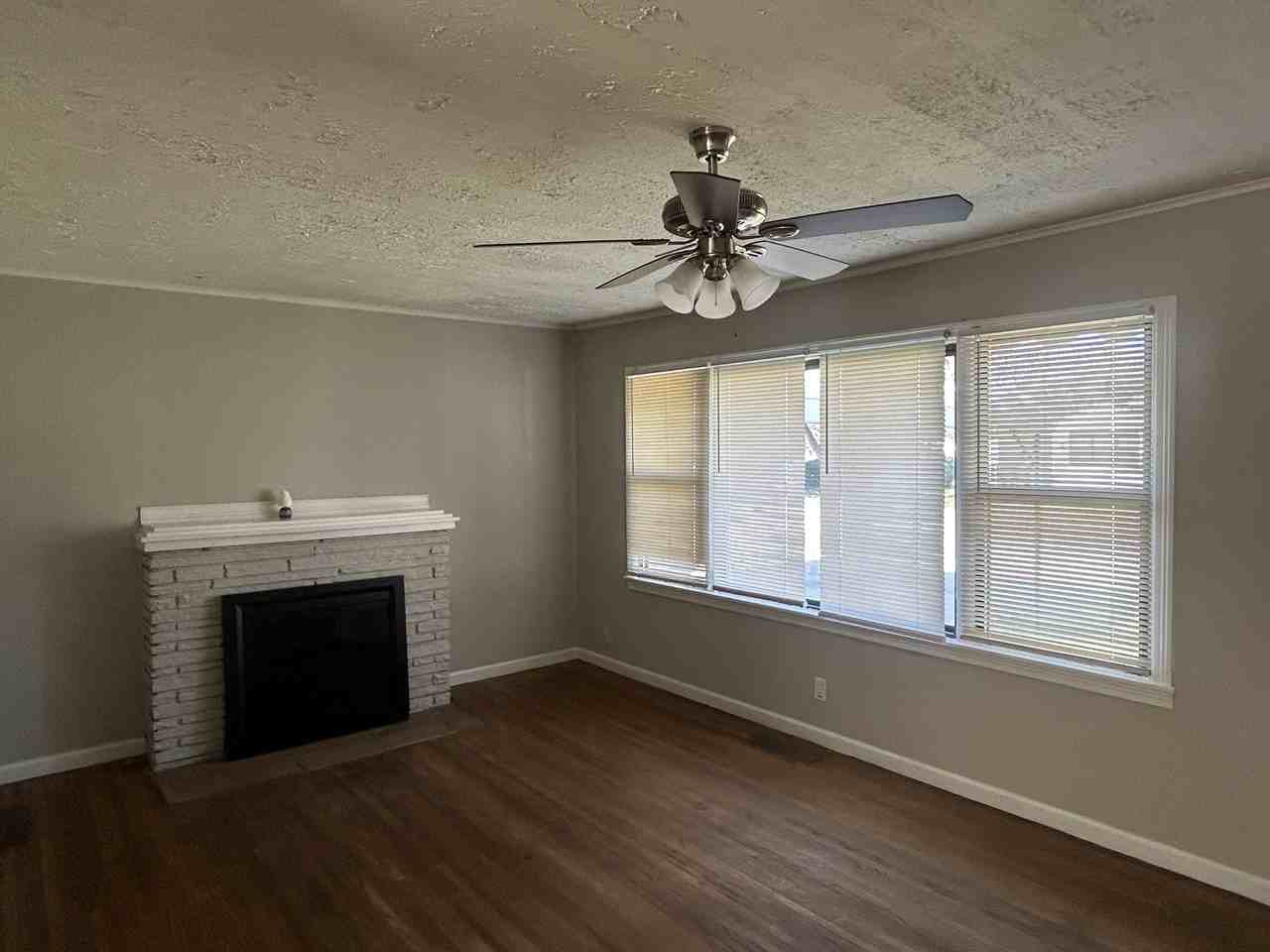 1410 E 53rd St - Photo 4 of 19