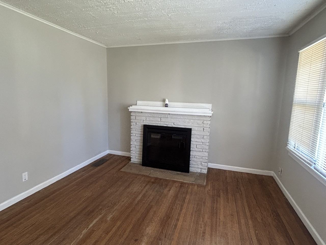 1410 E 53rd St - Photo 5 of 19