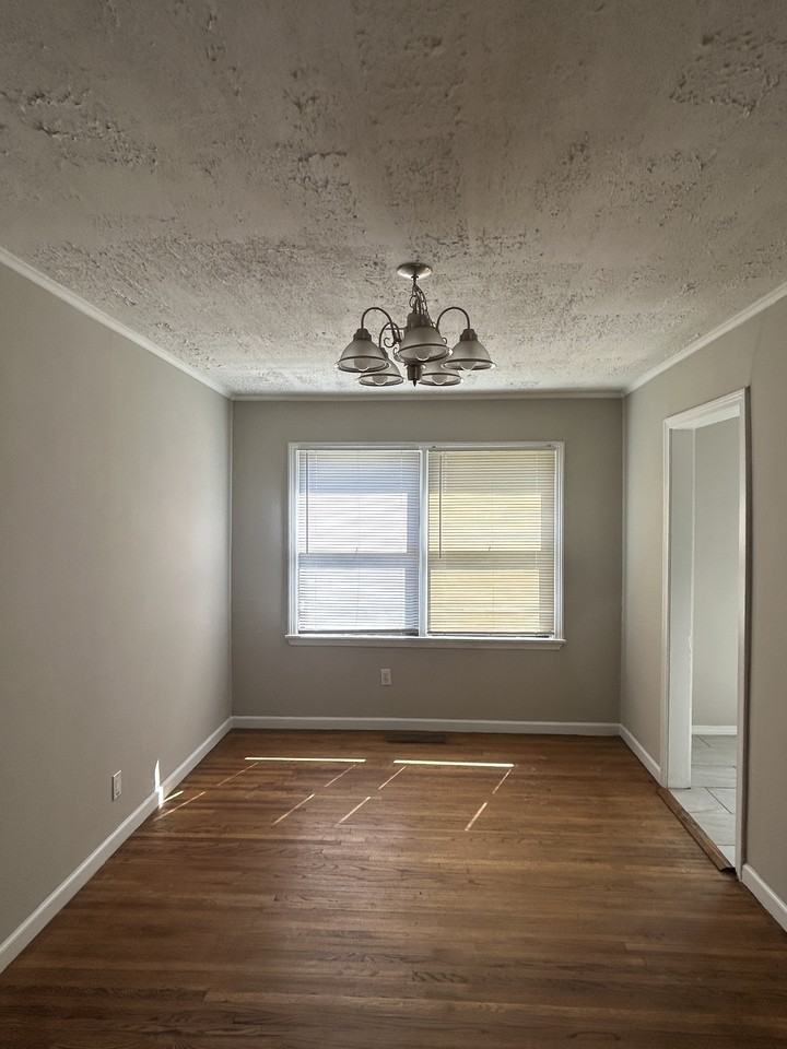 1410 E 53rd St - Photo 6 of 19