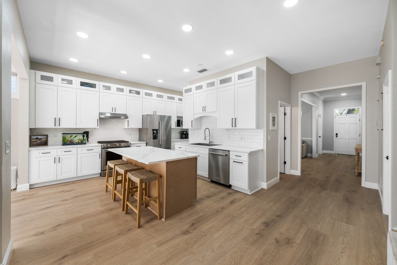 2808 Southpointe Ln - Photo 4 of 50