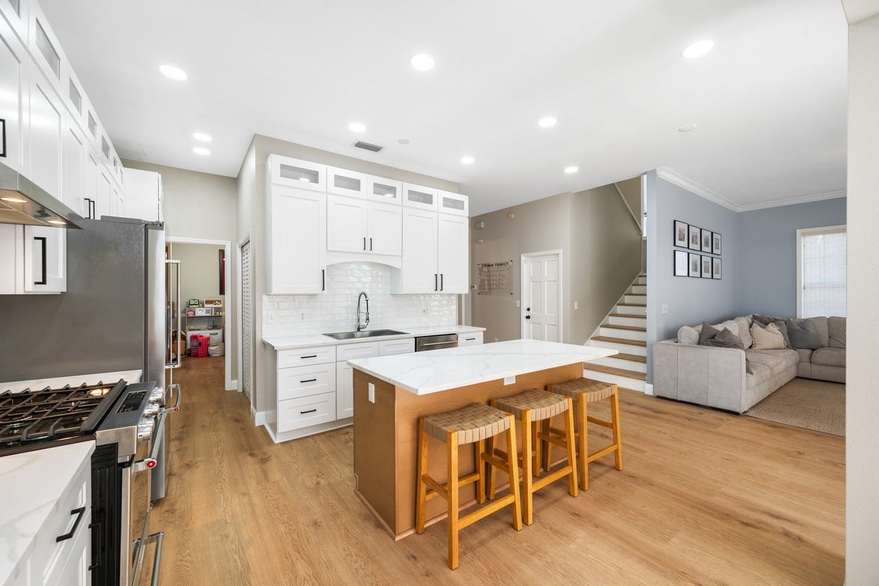 2808 Southpointe Ln - Photo 5 of 50