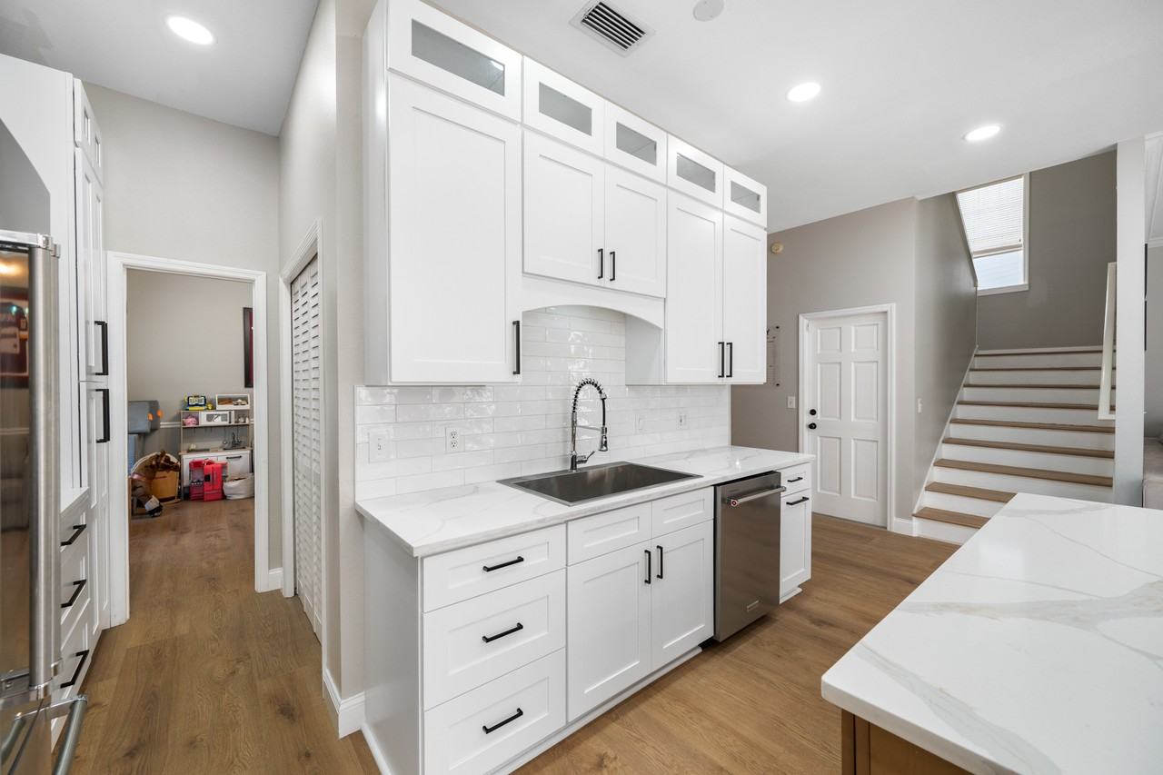 2808 Southpointe Ln - Photo 6 of 50