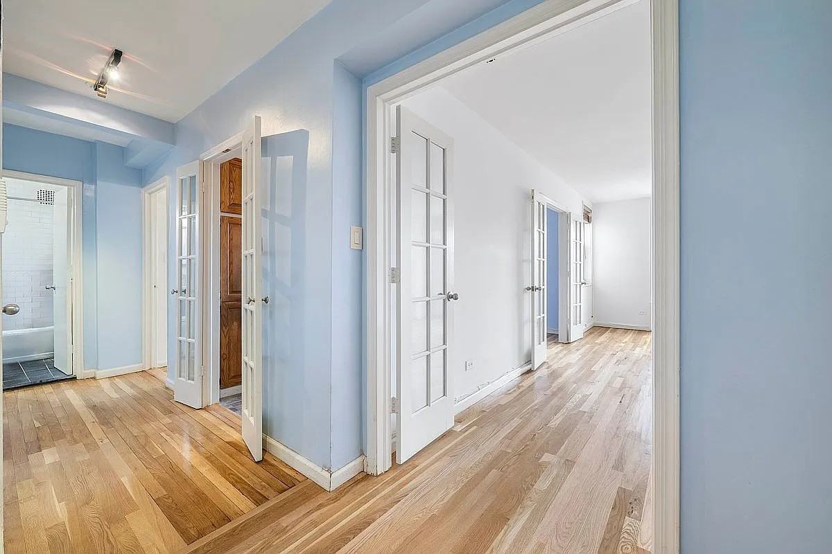 4810 45Th St - Photo 4 of 8