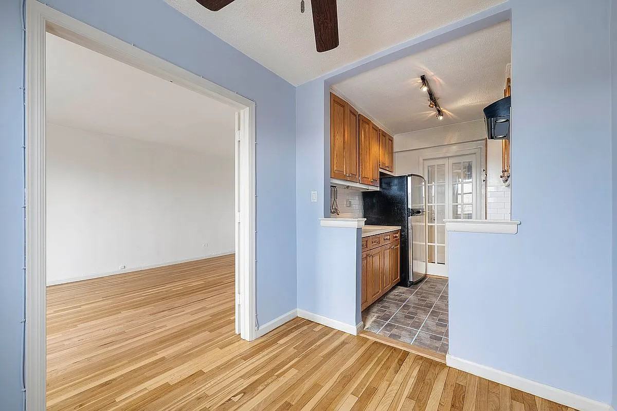 4810 45Th St - Photo 5 of 8