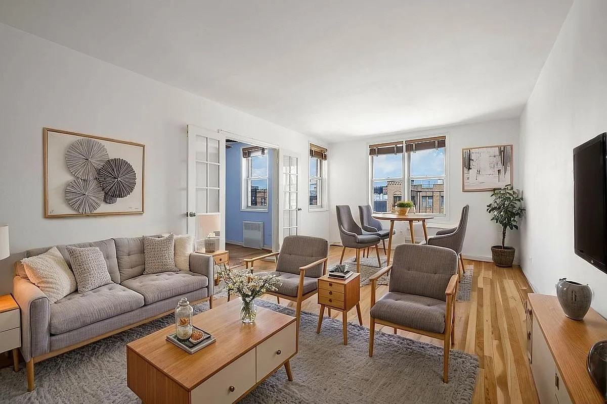 4810 45Th St - Photo 6 of 8