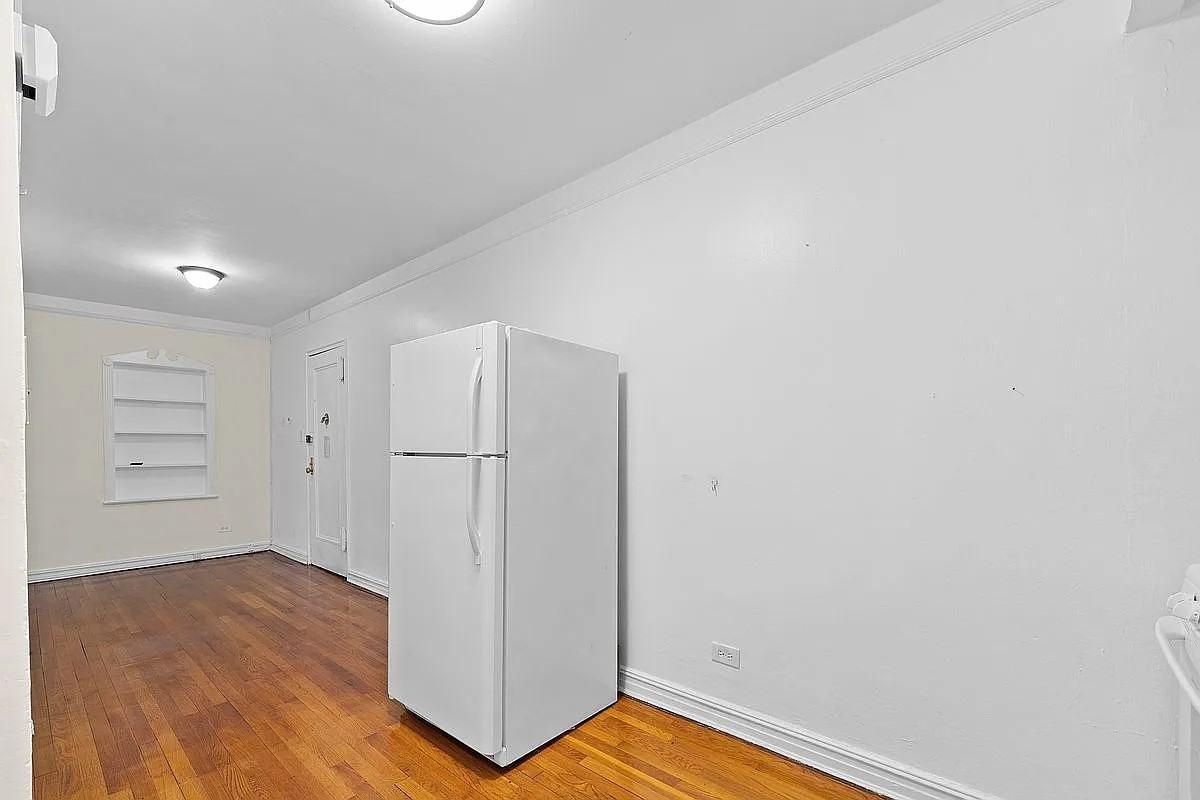 4410 Ketcham St - Photo 3 of 10