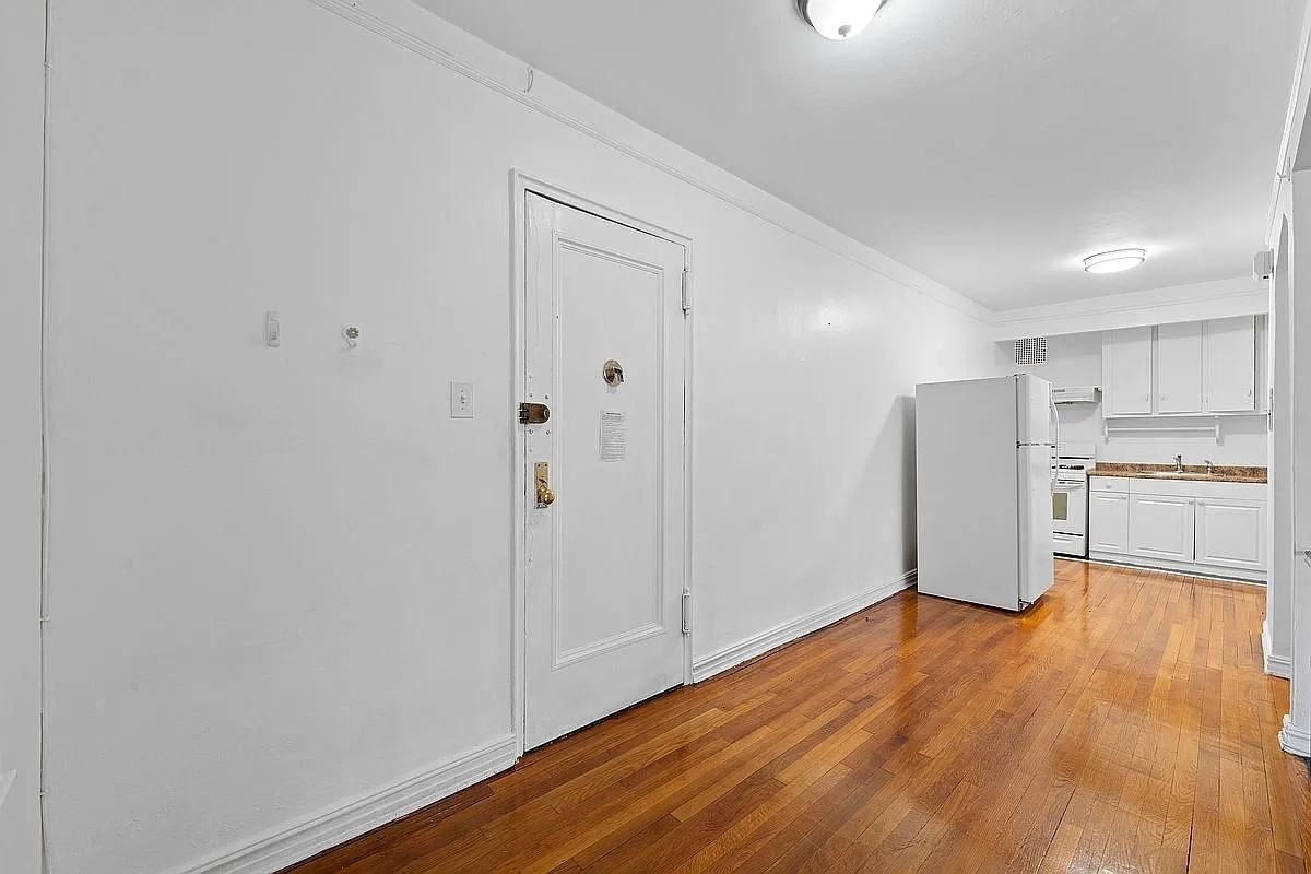 4410 Ketcham St - Photo 5 of 10