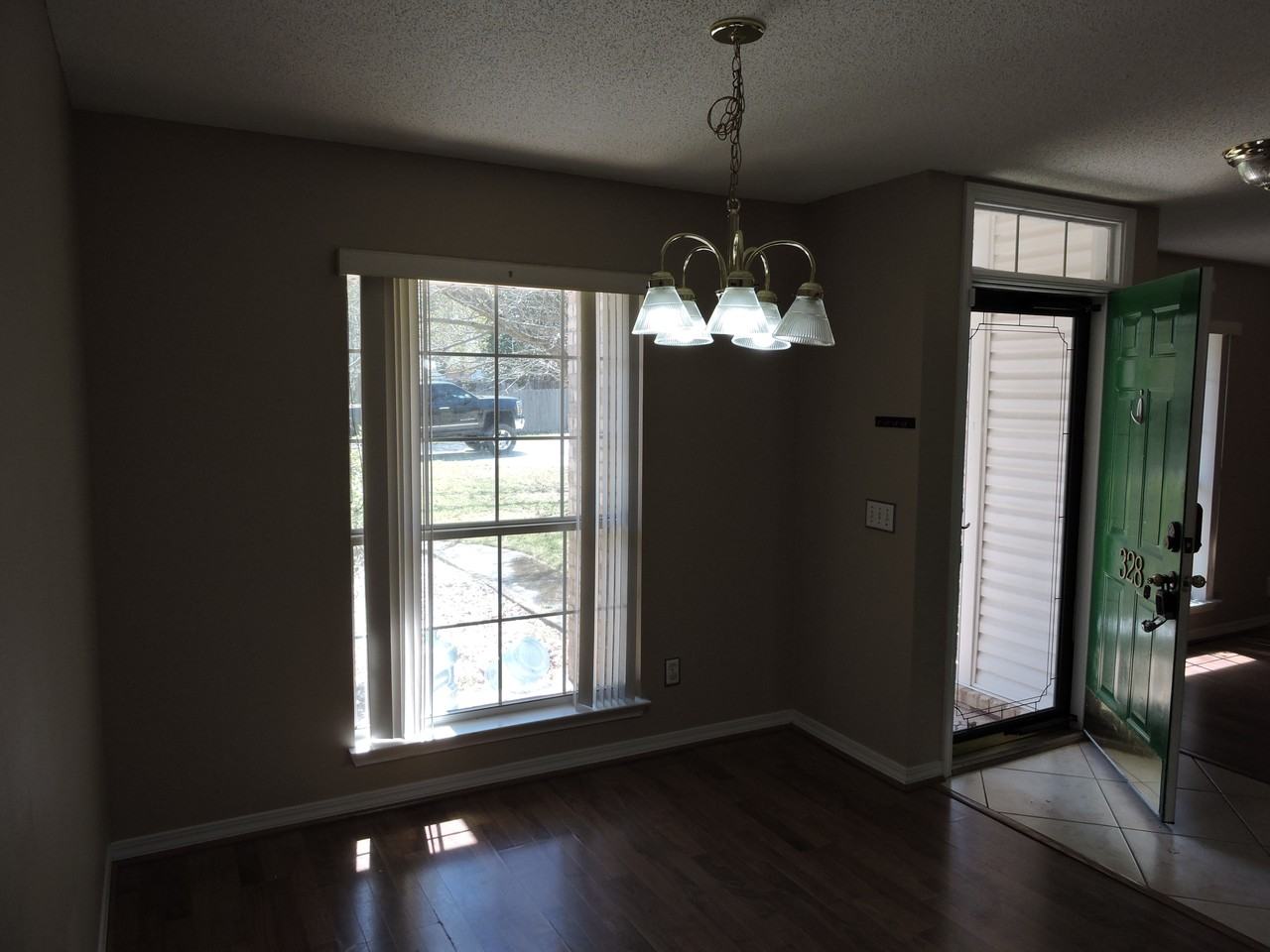 328 Riverchase Blvd - Photo 3 of 24