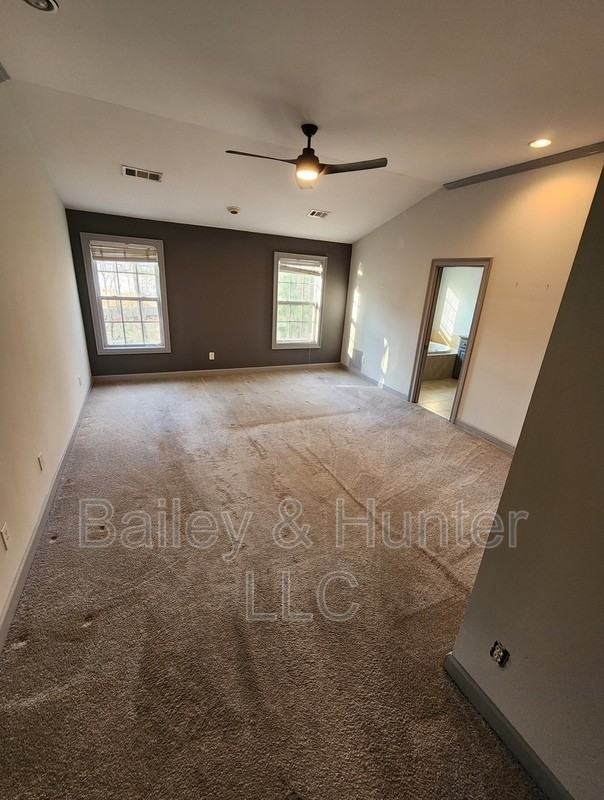 3365 Regent Pl Sw - Photo 4 of 10