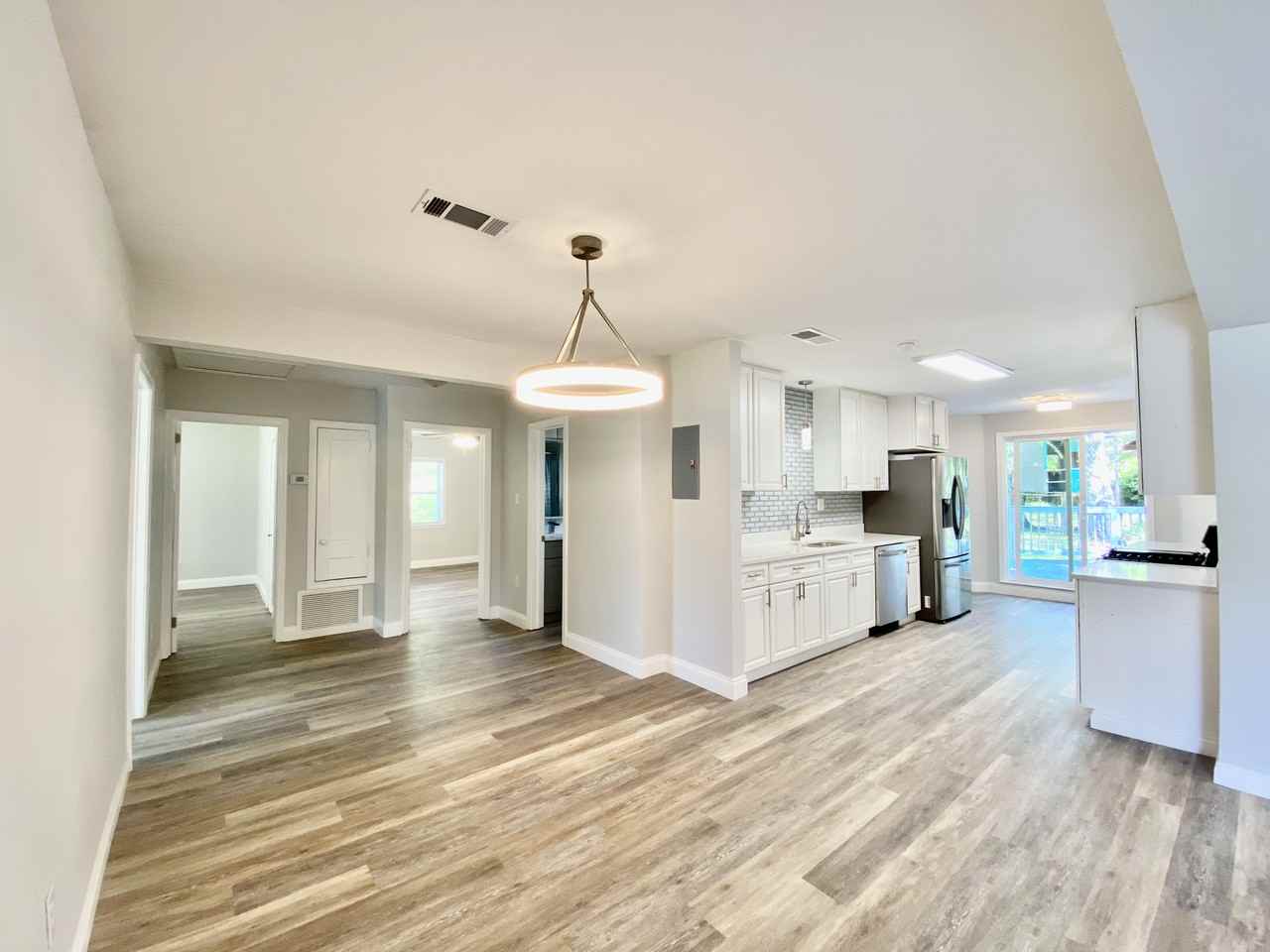 402 Fairpoint Dr - Photo 3 of 22