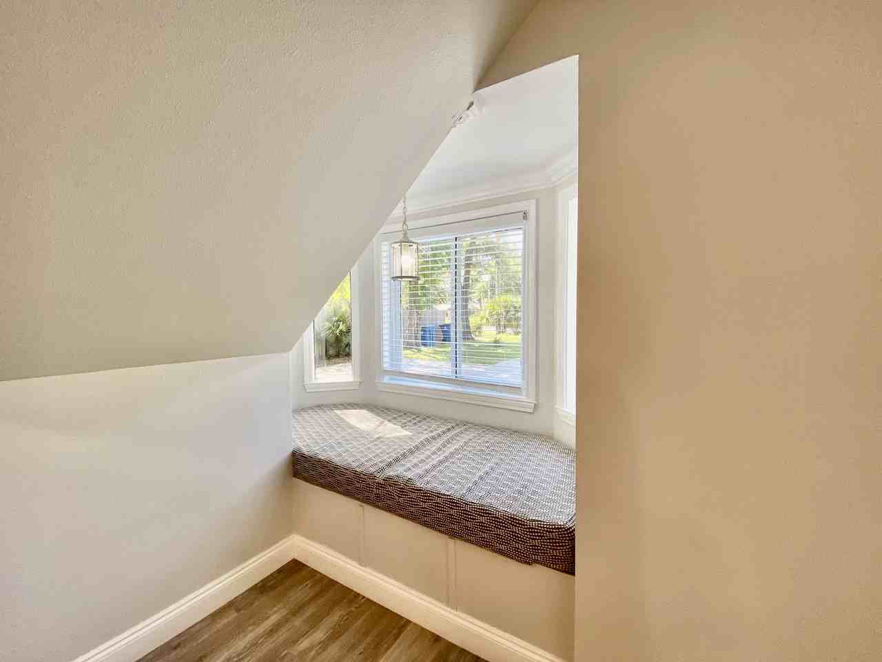 402 Fairpoint Dr - Photo 5 of 22