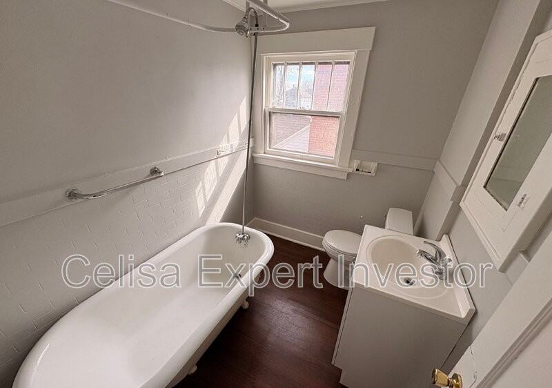227 W Darrow Ave - Photo 5 of 7