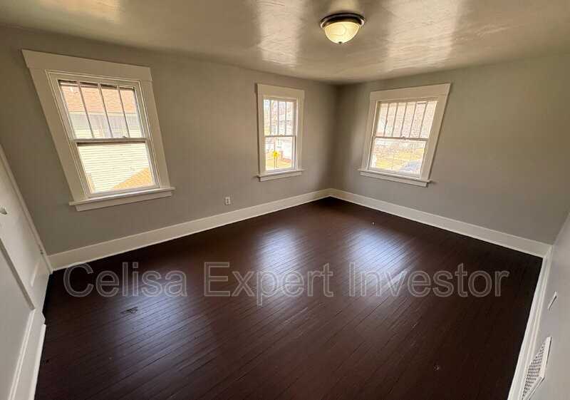 227 W Darrow Ave - Photo 6 of 7