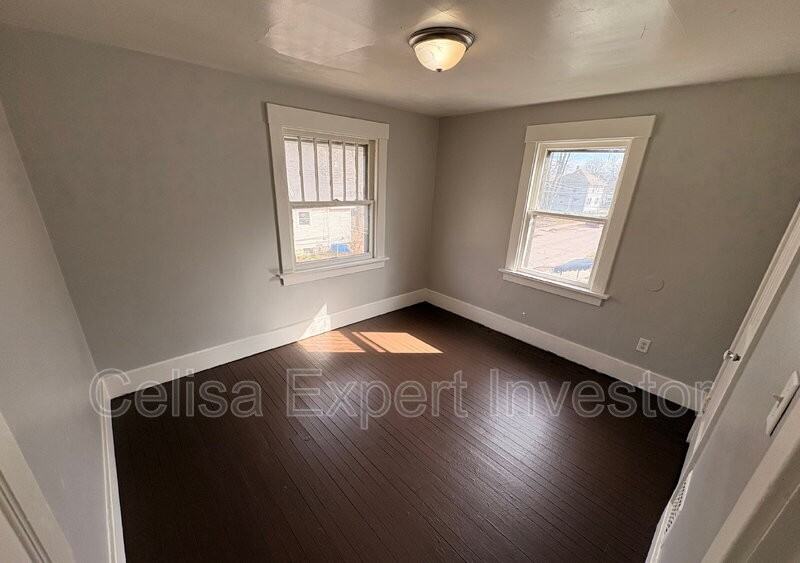 227 W Darrow Ave - Photo 7 of 7