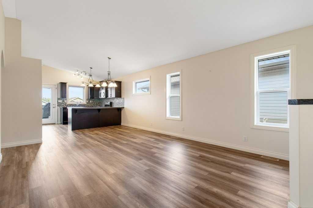 24 Trimble Close Uppr - Photo 5 of 16