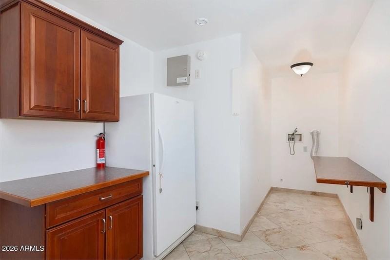 1059 E Broadmor Dr - Photo 2 of 17