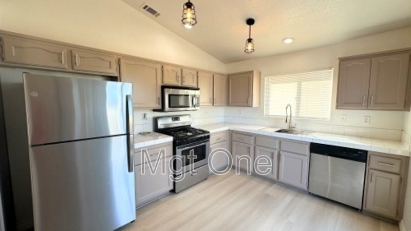 3720 Mirage Dr - Photo 2 of 28