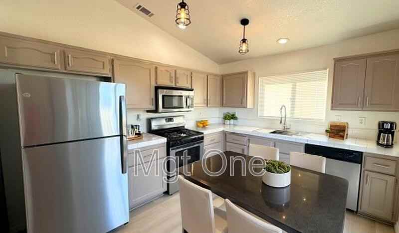 3720 Mirage Dr - Photo 3 of 28