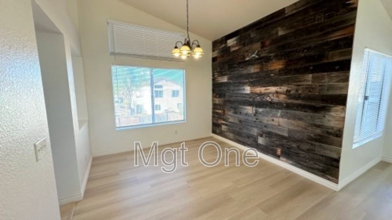 3720 Mirage Dr - Photo 4 of 28