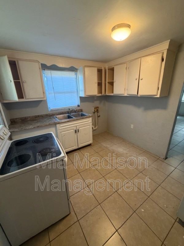 1017 Wexler St - Photo 3 of 8