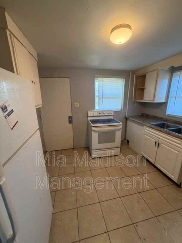 1017 Wexler St - Photo 4 of 8