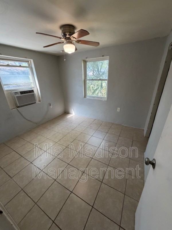 1017 Wexler St - Photo 7 of 8