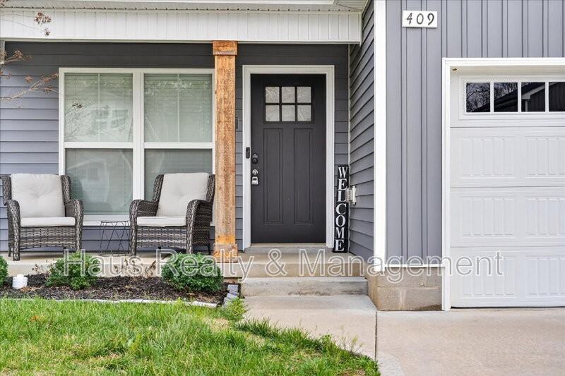 409 Hillside Dr - Photo 3 of 25