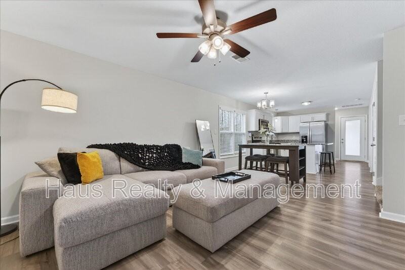 409 Hillside Dr - Photo 5 of 25