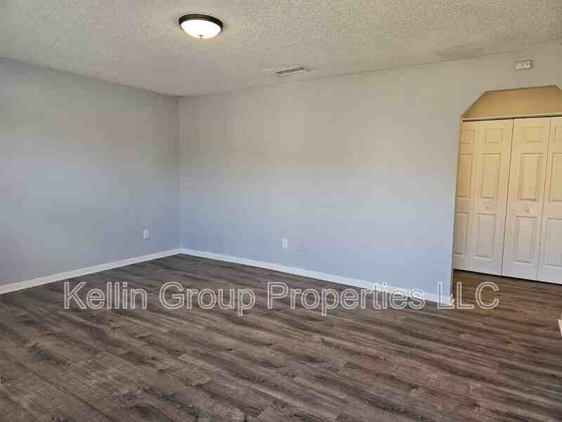 1041 N Brunnell Pkwy - Photo 2 of 16