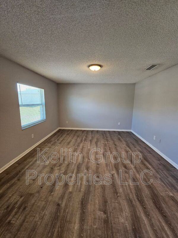 1041 N Brunnell Pkwy - Photo 3 of 16