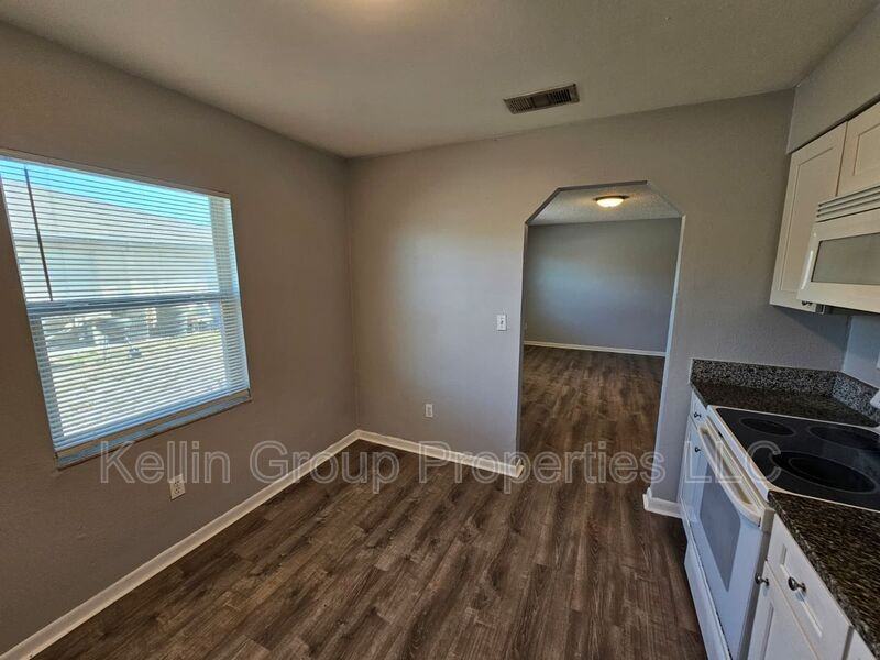 1041 N Brunnell Pkwy - Photo 7 of 16