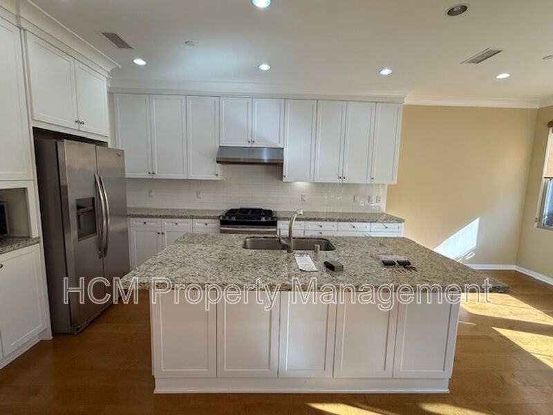 105 Gemstone - Photo 7 of 31