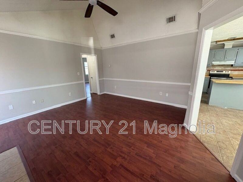 3909 Almon Dr - Photo 3 of 18