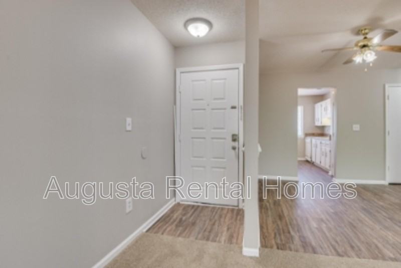 2449 Jennings Rd Apt D - Photo 2 of 21