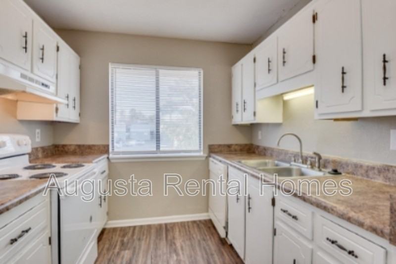 2449 Jennings Rd Apt D - Photo 7 of 21