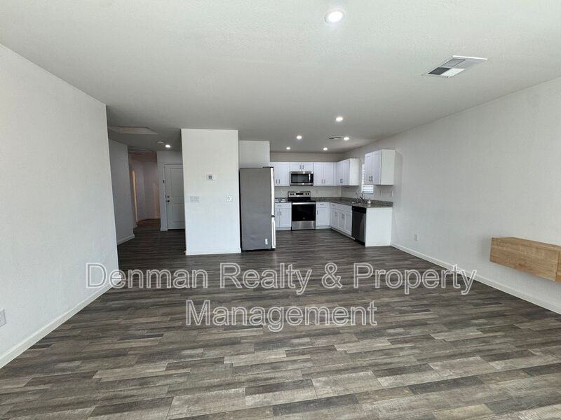 227 W Douglas Ave - Photo 3 of 14