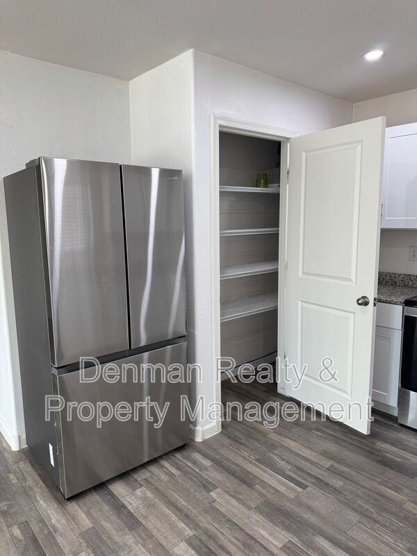 227 W Douglas Ave - Photo 4 of 14