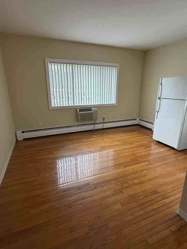 Main St #11 - Photo 5 of 8