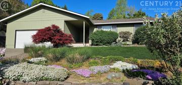 featured image of 807 Ne Oregon Ave