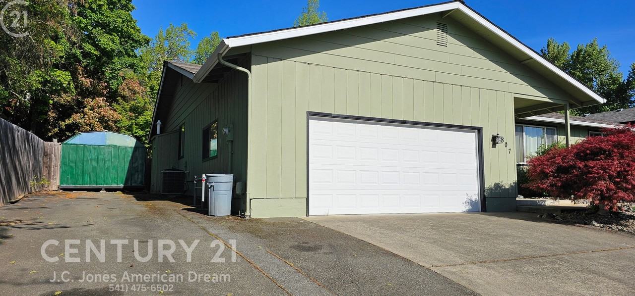 807 Ne Oregon Ave - Photo 3 of 43