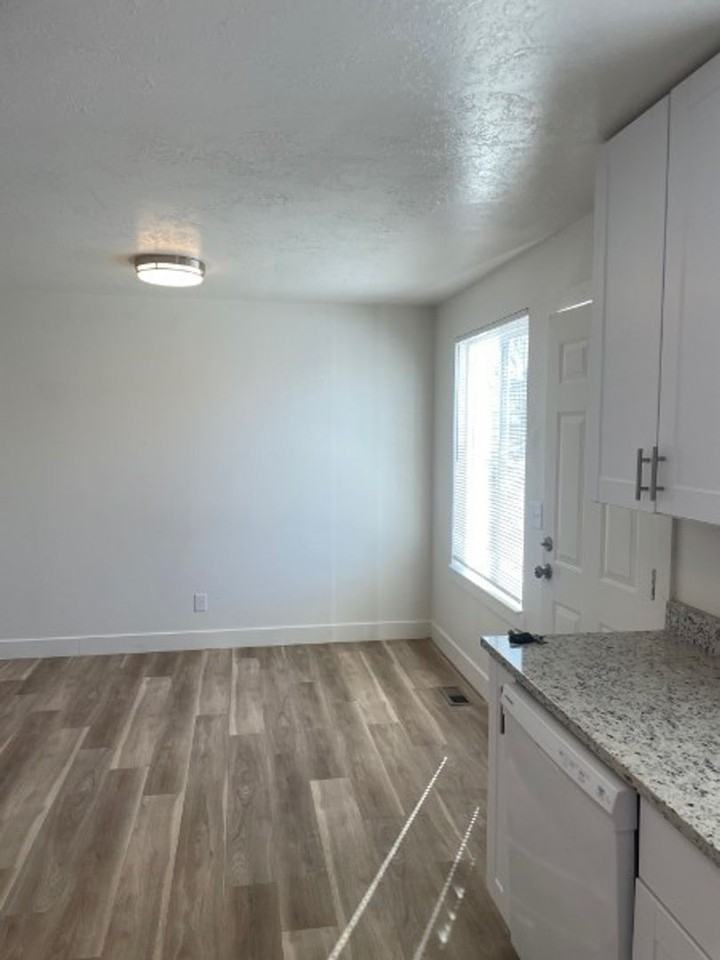 9040 S Goddard Cir - Photo 6 of 21