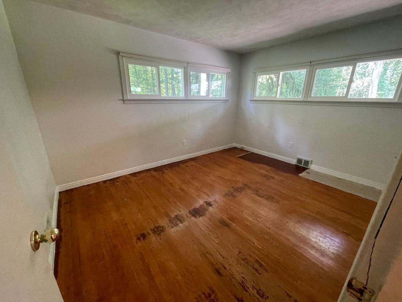 112 Kay St - Photo 5 of 13