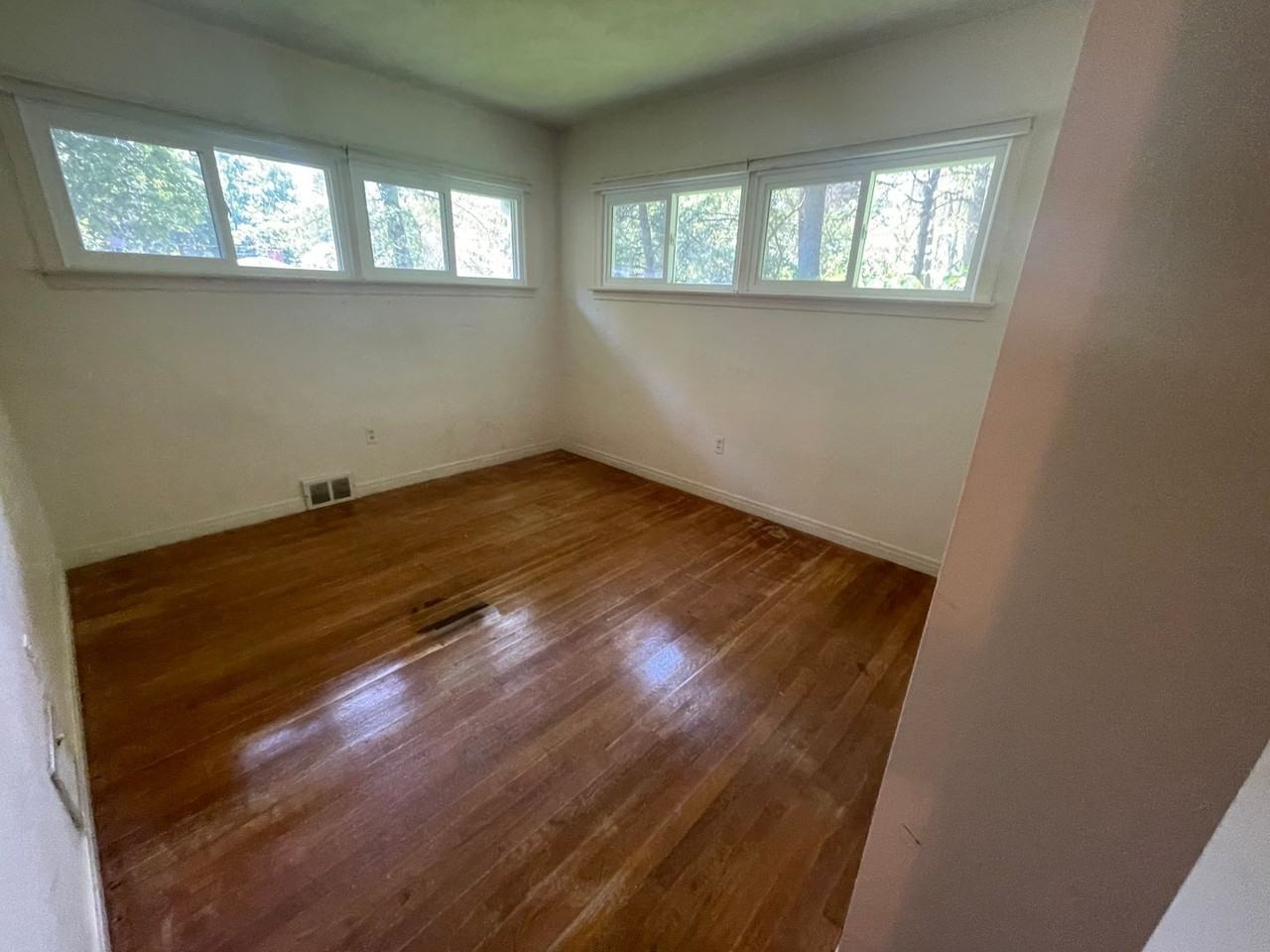 112 Kay St - Photo 6 of 13