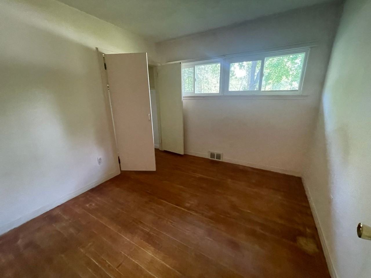 112 Kay St - Photo 7 of 13