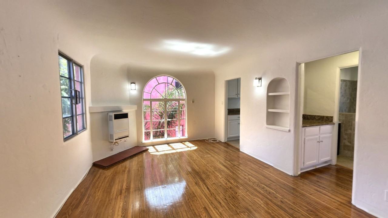 Big Momma Court Apts...Magical Renovated Bedrooms Available...CALL NOW! - Photo 5 of 21