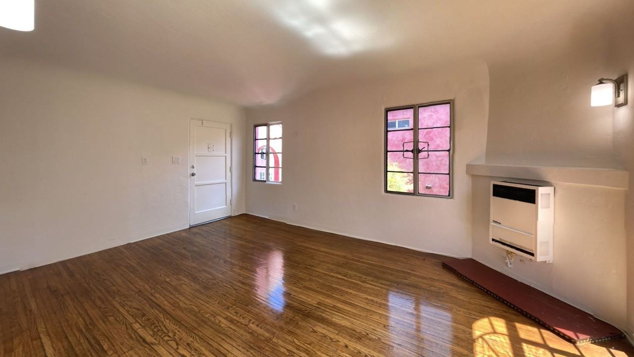 Big Momma Court Apts...Magical Renovated Bedrooms Available...CALL NOW! - Photo 7 of 21