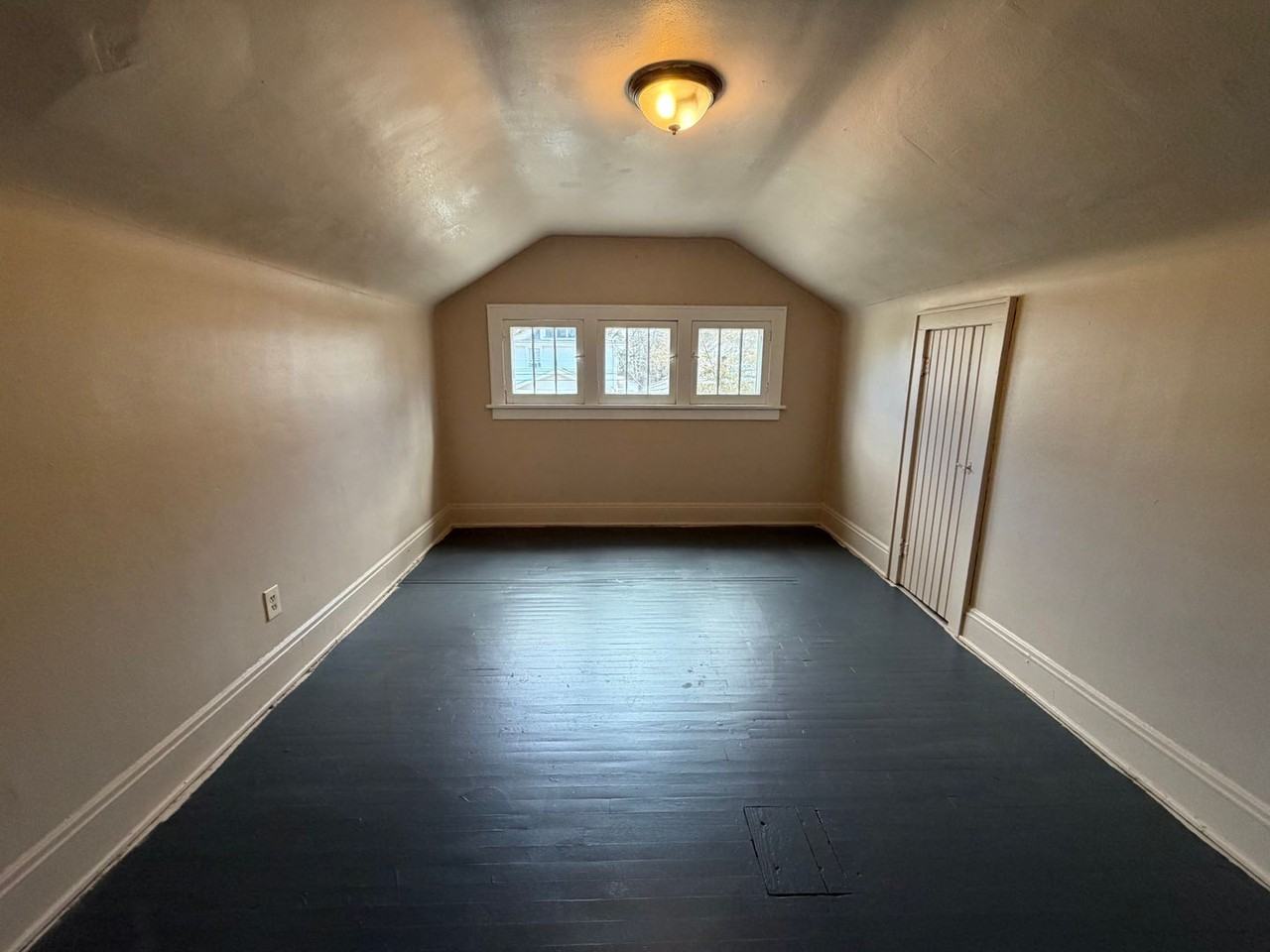 868 Aberdeen St - Photo 3 of 8