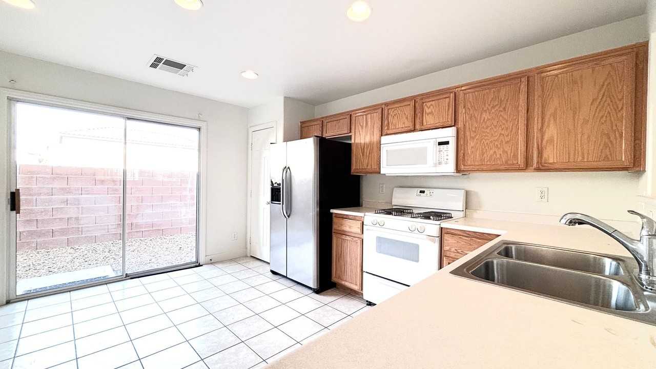 10392 Coyote Cub Ave - Photo 2 of 14